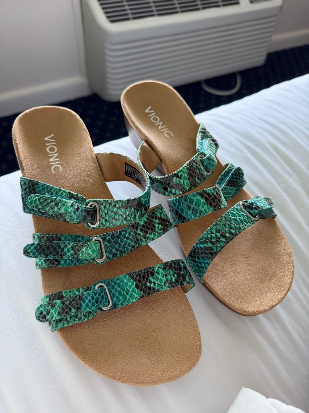 Vionic sandals new women’s Sz 8 wide strappy wedge comfort shoes orthopedic 39